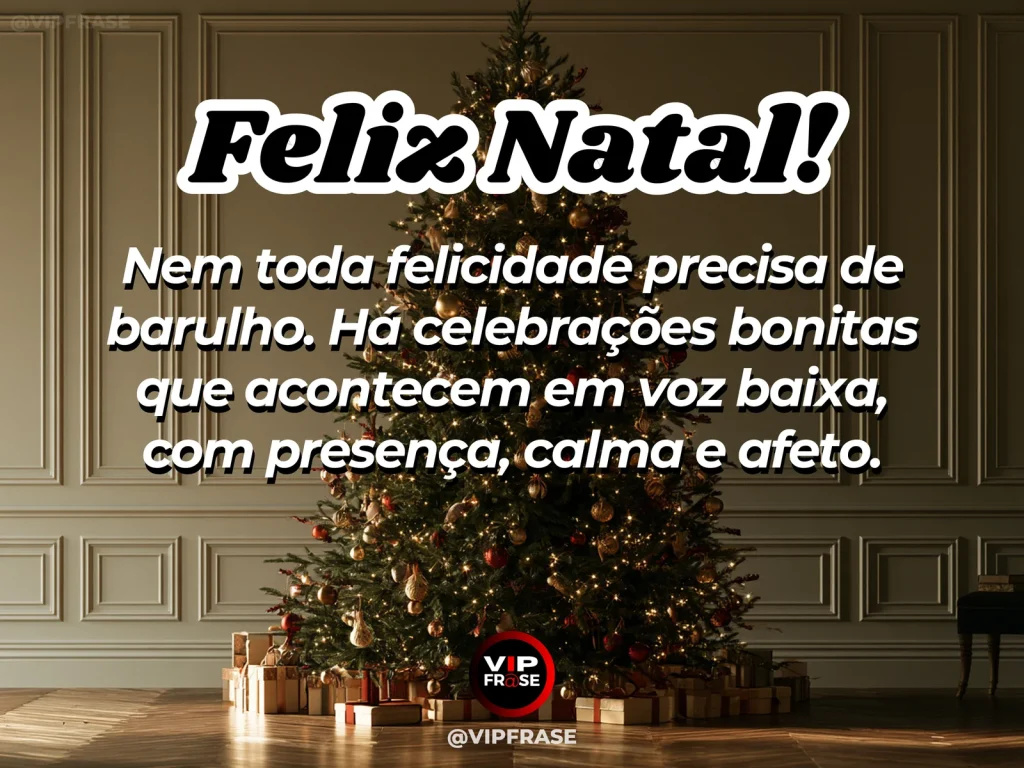 Frase de Natal sobre felicidade, paz, em cena natalina acolhedora e elegante.