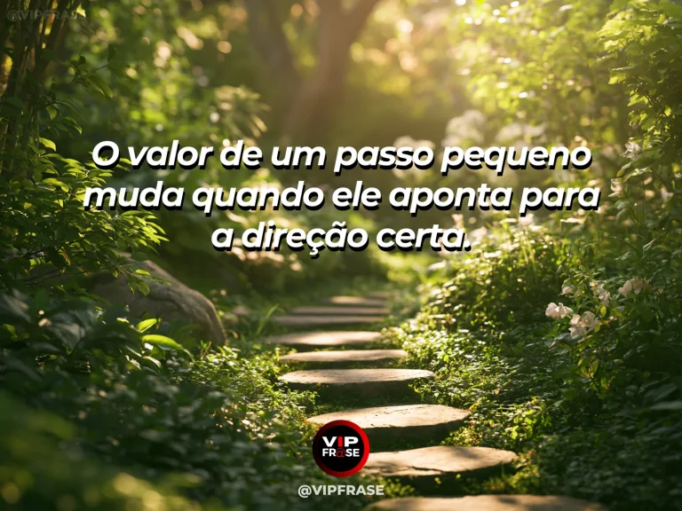 Frase reflexiva sobre pequenos passos, com pedras atravessando um riacho.