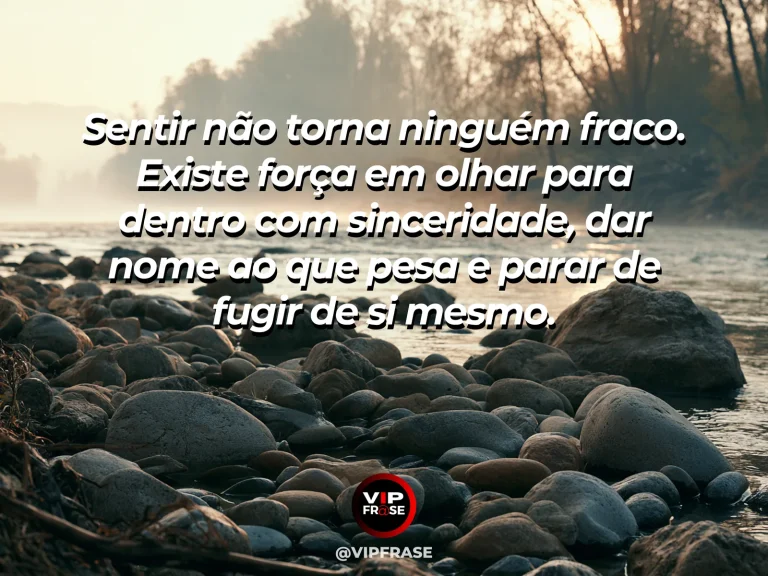 Mensagem reflexiva sobre força emocional e autoconhecimento, com nascente cristalina entre vegetação e flores.