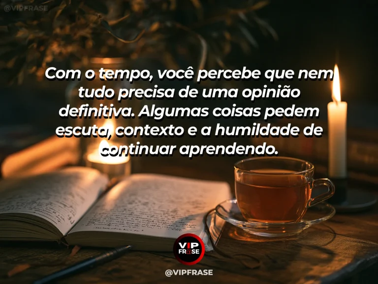 Mensagem de reflexão sobre sabedoria, com biblioteca contemporânea clara com plantas, livros abertos e janela para árvores verdes, transmitindo aprendizado contínuo.