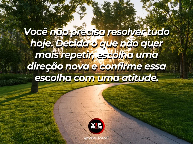 Frase motivacional sobre recomeço, com uma bifurcação com um novo caminho iluminado entre árvores.