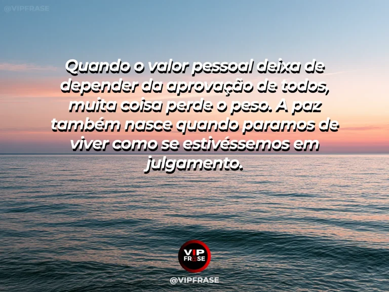 Mensagem reflexiva sobre autoestima e paz com quem se é, com praia tranquila com água clara e luz suave da manhã.