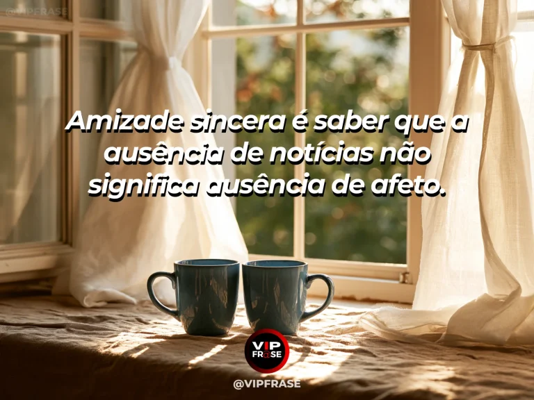 Frase sobre amizade com duas luzes acesas em uma estrada tranquila durante o crepúsculo.