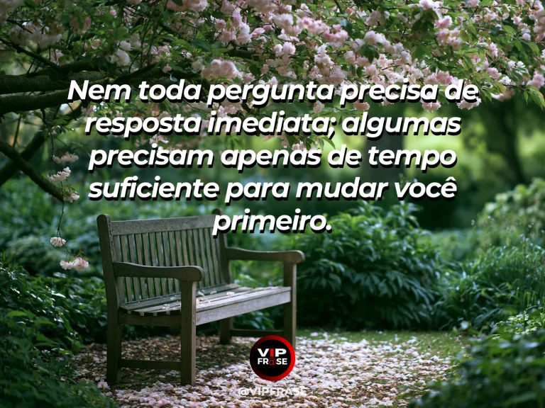 Frase reflexiva sobre sabedoria e vida com banco sob árvore florida em parque.