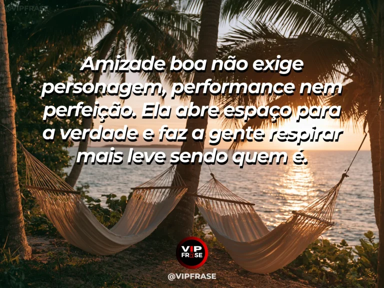 Mensagem sobre amizade em cena de friends barefoot at home in a relaxed unposed moment.