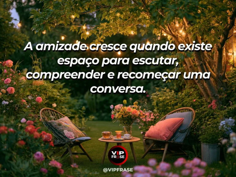 Frase sobre amizade com duas cadeiras frente a frente ao lado de uma janela aberta.