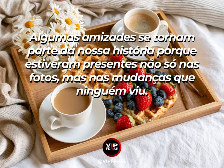 Álbum fechado com amigos conversando ao fundo, simbolizando mudanças pessoais que vão além das fotos.