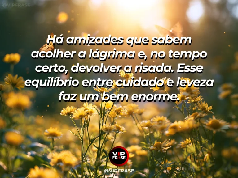 Mensagem de amizade sobre amizade que ri depois de enxugar lágrimas, em cena de janela com gotas de chuva abrindo para um céu claro, duas canecas ao lado, simbolizando acolhimento e volta da leveza.