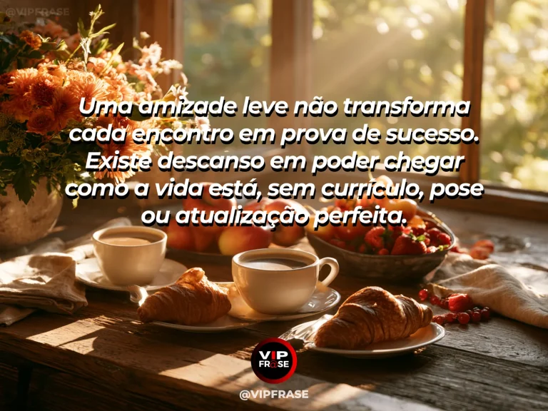 Mensagem sobre amizade, com cena de encontro simples entre amigos em casa, roupas casuais e ambiente confortável, sem sinais de ostentação.