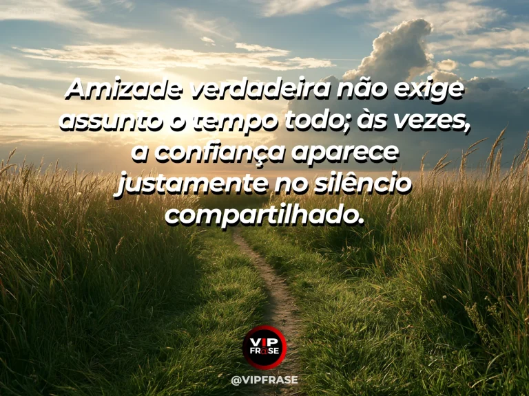 Frase reflexiva sobre amizade com dois amigos caminhando em parque arborizado.