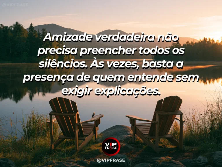 Mensagem sobre amizade em cena de two friends sitting quietly on a wooden bench overlooking a calm lake at dusk.