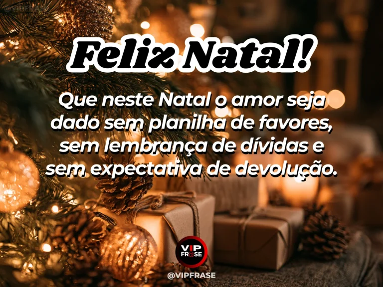 Frase de Natal sobre amor sem cobrança, com mãos trocando um presente simples entre luzes natalinas.