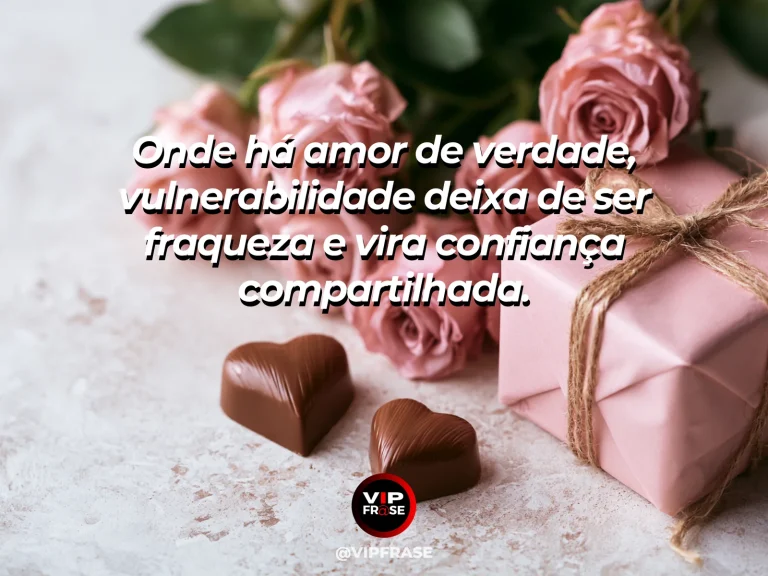 Frase sobre amor, com duas mãos próximas sob tecido translúcido.