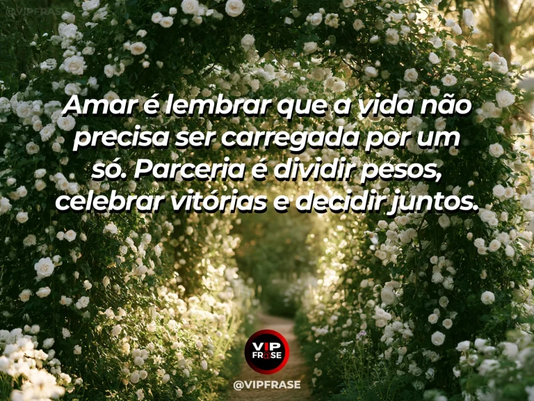 Frase de amor sobre parceria e caminhada juntos, com fundo romântico e inspirador.