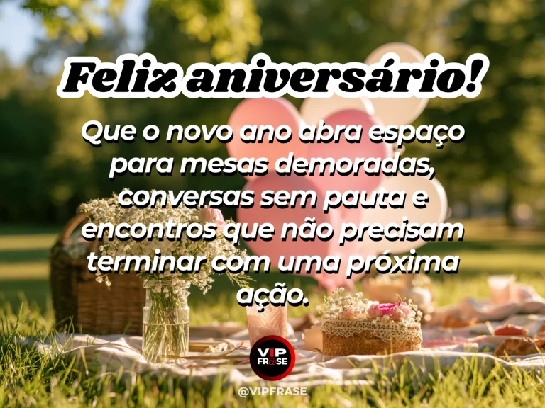 Arte de aniversário sobre tempo de qualidade, com mesa longa e acolhedora após um jantar entre amigos.