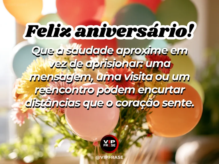Frase de aniversário sobre transformar saudade em reencontro, com abraço de chegada em uma estação.