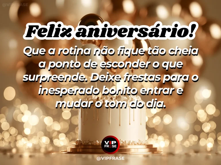 Arte de aniversário sobre encanto na rotina, com luz dourada e detalhe inesperado em ambiente cotidiano.
