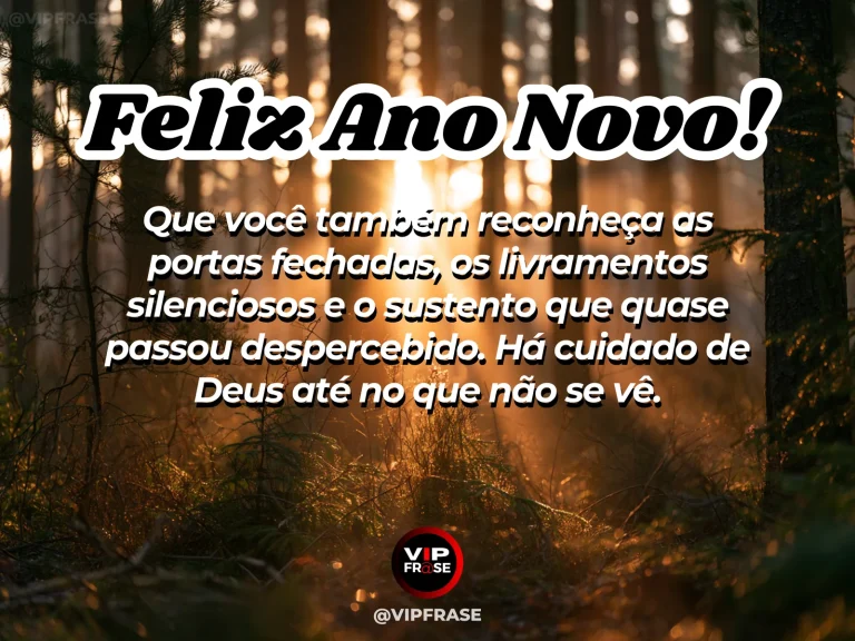 Mensagem de Ano Novo sobre gratidão a Deus, com raios de luz atravessando um bosque.