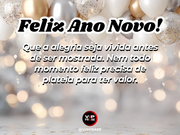 Frase de Ano Novo sobre felicidade sem plateia, com celebração simples e íntima.