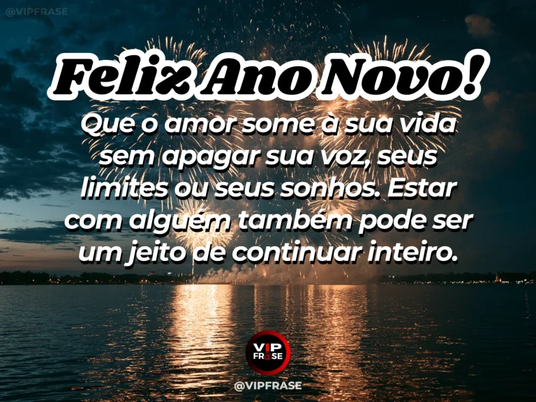 Mensagem de Ano Novo sobre amor e identidade, com duas pessoas caminhando ao pôr do sol.