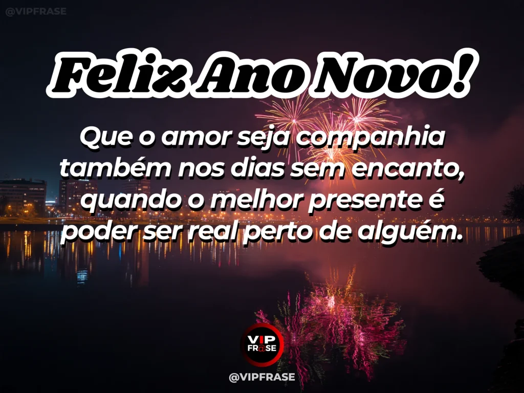 Frase de Ano Novo sobre amor nos dias imperfeitos, com sala aconchegante.