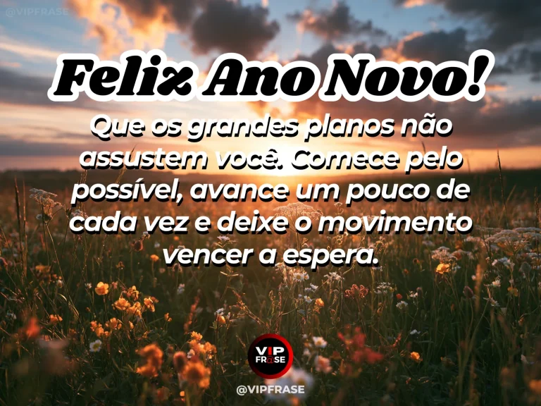 Mensagem de Ano Novo sobre coragem, com degraus de pedra subindo uma encosta ensolarada, primeiro degrau em destaque e horizonte luminoso ao fundo.
