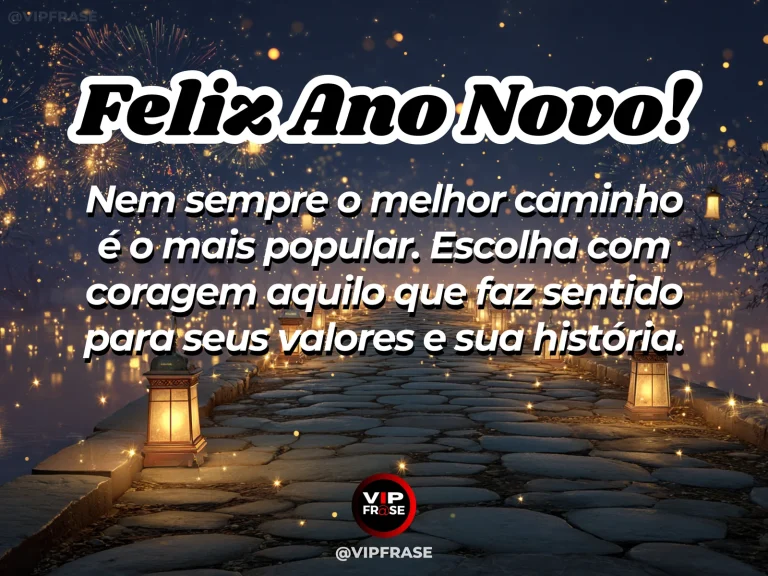 Frase de Ano Novo sobre coragem, confianca, em cena serena com bifurcação em campo aberto, com um caminho discreto iluminado.