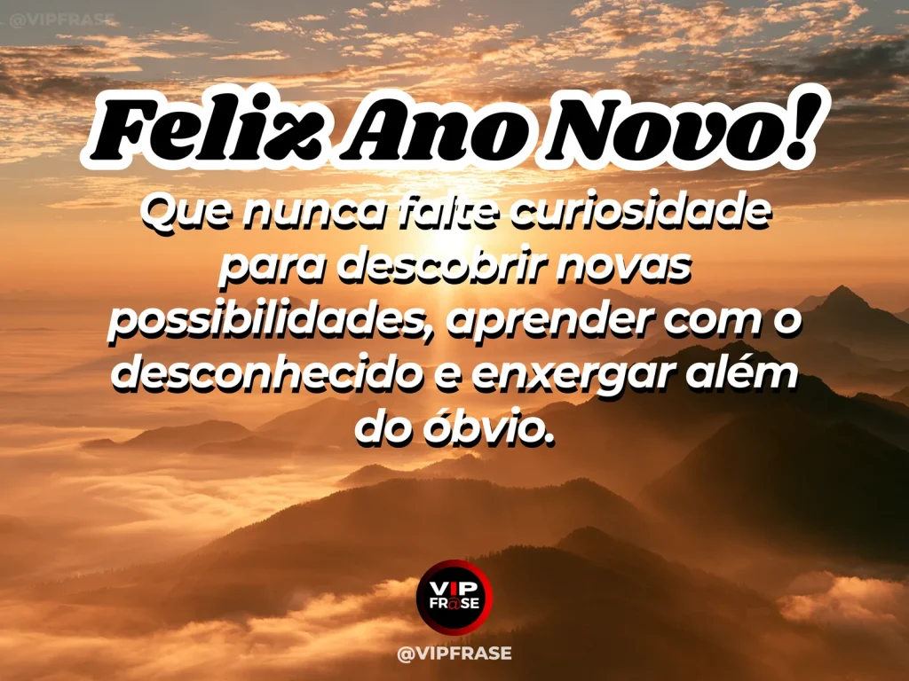 Mensagem de Ano Novo sobre sabedoria, com uma trilha sinuosa levando a um horizonte amplo entre montanhas, luz suave de amanhecer e atmosfera de descoberta.