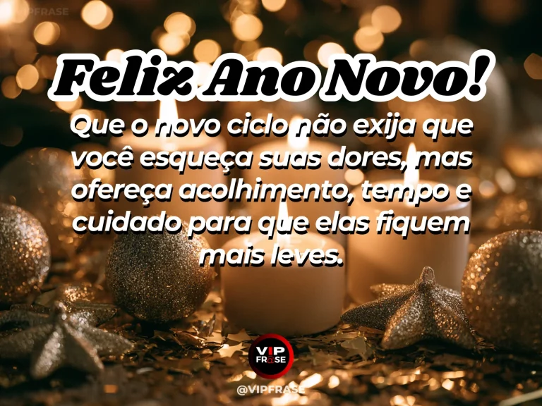 Mensagem de Ano Novo sobre conforto, com manta clara sobre poltrona junto a uma janela com chuva suave do lado de fora e luz quente no interior.