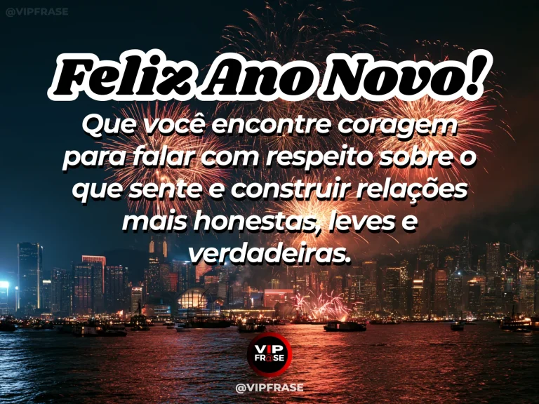 Mensagem de Ano Novo sobre coragem, com duas cadeiras voltadas uma para a outra em varanda tranquila, luz de fim de tarde e flores entre elas.