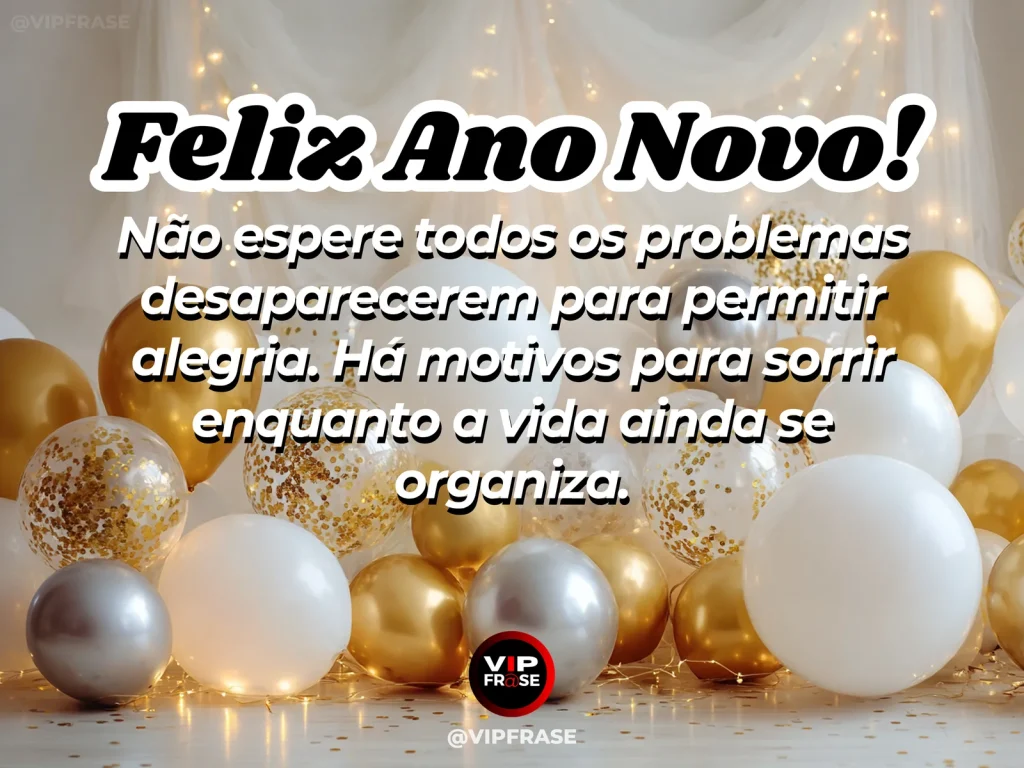 Frase de Ano Novo sobre felicidade, em cena serena com céu claro depois da chuva, com luz suave e clima de alívio.