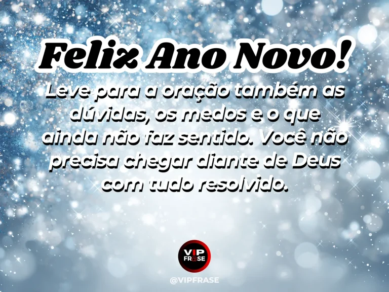 Frase de Ano Novo sobre oracao, fe, em cena serena com luz suave atravessando janela, com atmosfera de recolhimento espiritual.