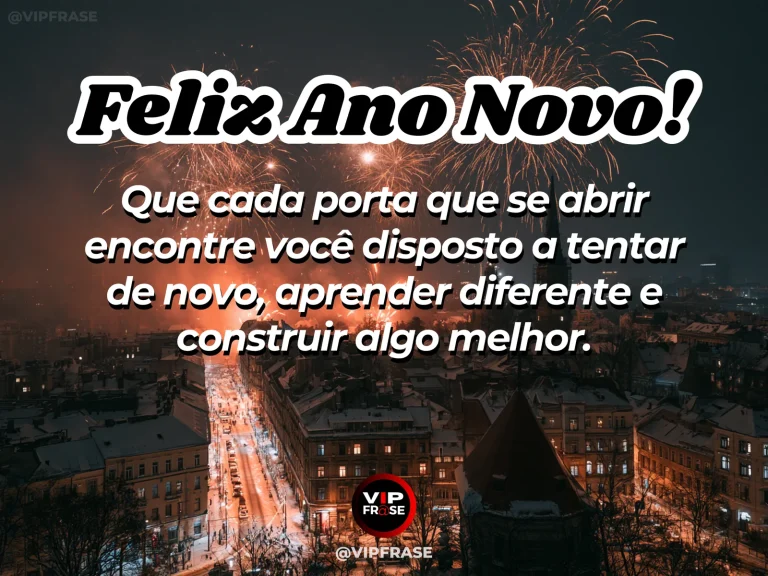 Mensagem de Ano Novo sobre recomeco e esperanca, com sequência de portas abertas em um corredor claro terminando em luz natural.