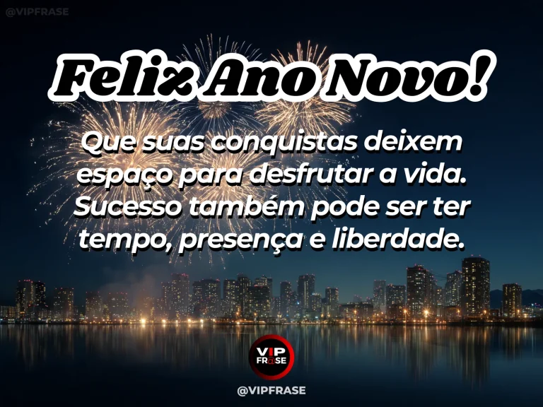 Frase de Ano Novo sobre sucesso e tempo livre, com varanda diante do horizonte.