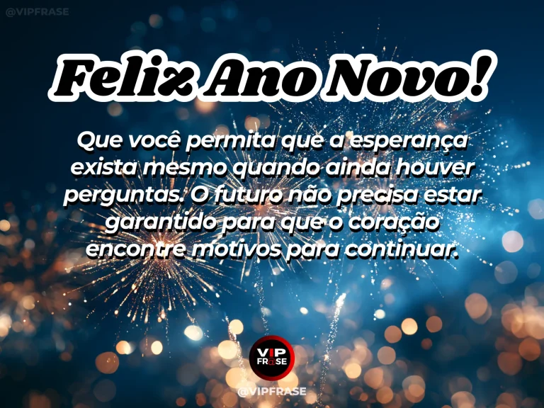 Mensagem de Ano Novo sobre esperança, com horizonte surgindo entre a neblina.