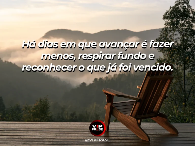 Frase reflexiva sobre superacao, paz com varanda clara com vista para montanhas e céu azul depois da chuva.