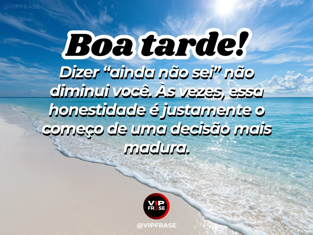 Frase de boa tarde sobre coragem e sabedoria, com pessoa diante de uma bifurcação tranquila