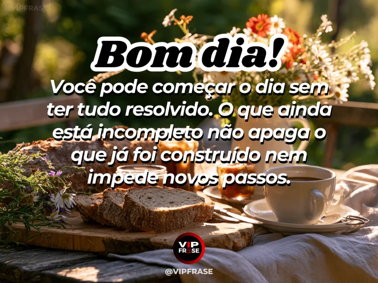 Mensagem de bom dia sobre aceitar o que está incompleto, com peça artesanal em processo