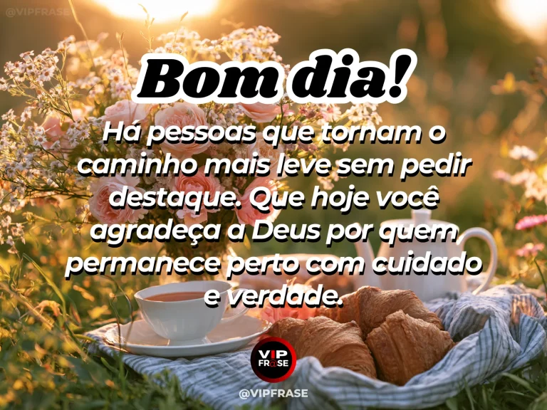 Frase de bom dia sobre Deus e gratidão, com duas pessoas caminhando juntas ao amanhecer.