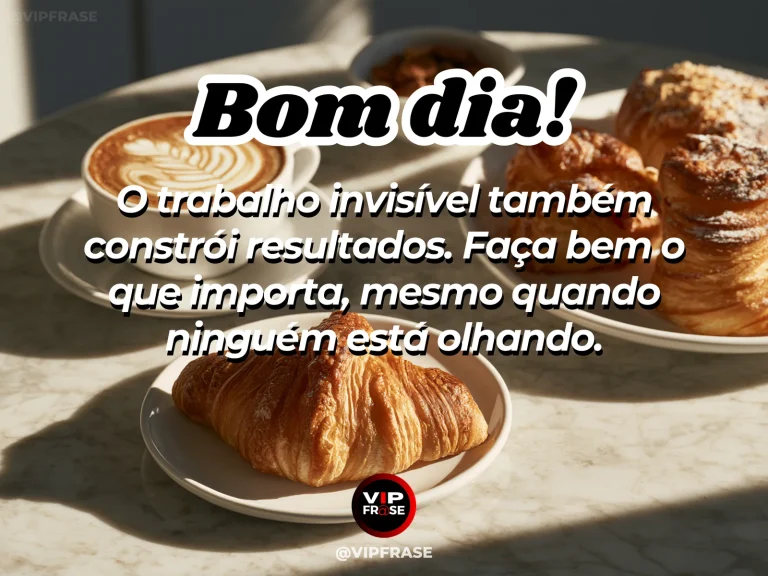 Frase de bom dia sobre trabalho, com uma mesa de trabalho organizada sob a luz do amanhecer.