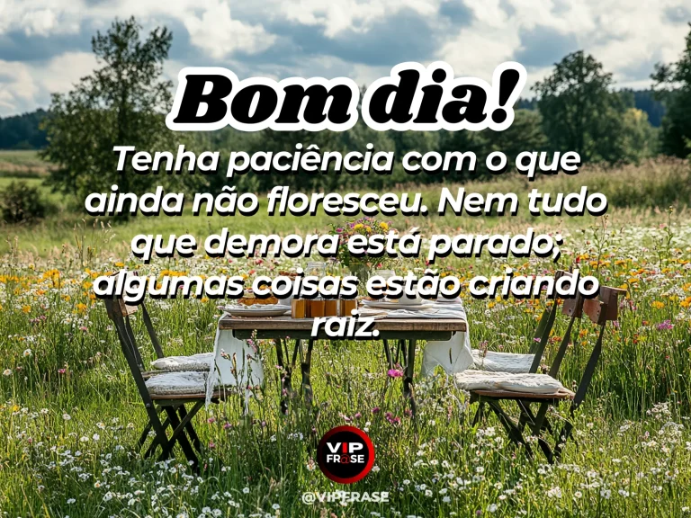 Frase de bom dia sobre esperança, com botão de flor coberto de orvalho ao amanhecer.
