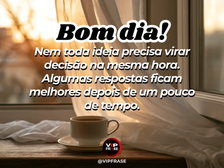 Frase de bom dia sobre sabedoria, com caderno e café em uma manhã tranquila.