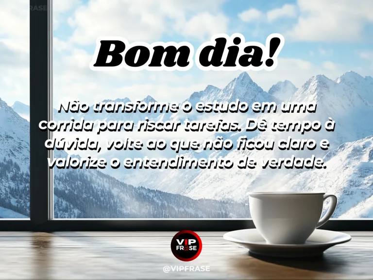 Mensagem de bom dia sobre estudo, com livros e caderno iluminados pela manhã.