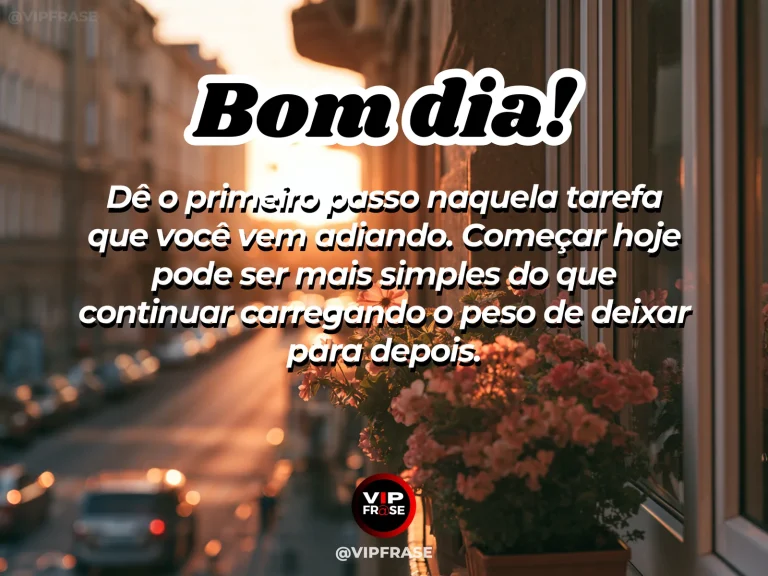 Mensagem de bom dia sobre coragem, sucesso, com porta aberta iluminada pela manhã, simbolizando o primeiro passo.