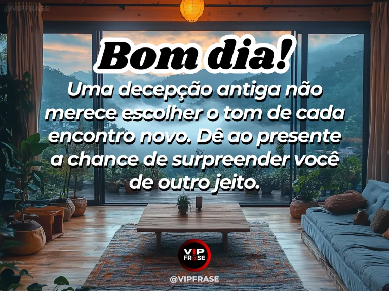 Frase de bom dia sobre decepção e esperança, com janela aberta para um jardim iluminado.