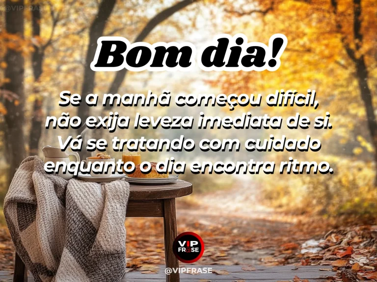 Frase de bom dia sobre conforto, com um canto acolhedor junto à janela em uma manhã nublada.