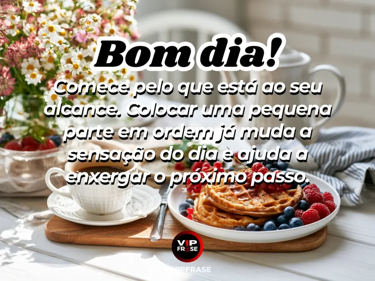 Mensagem de bom dia sobre sabedoria, com ambiente claro e organizado sob a luz da manhã.