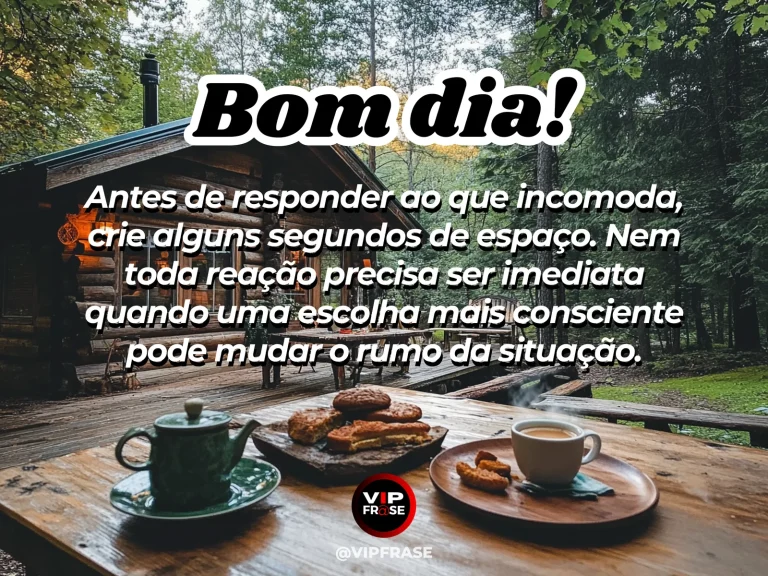 Mensagem de bom dia sobre sabedoria, paz, com pedras equilibradas à margem de um lago.