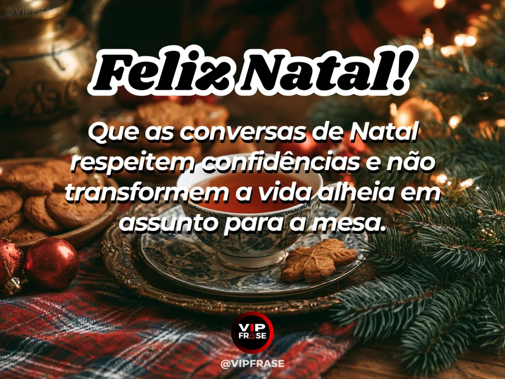 Frase de Natal sobre respeitar confidências, com duas xícaras em uma mesa natalina reservada.