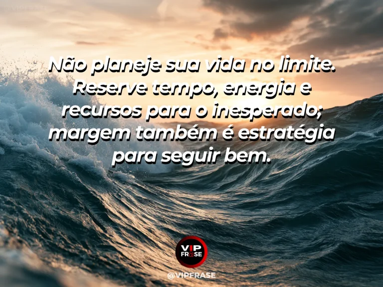 Mensagem motivacional sobre sabedoria e sucesso, com uma agenda com espaços livres intencionais ao lado de uma mesa tranquila.